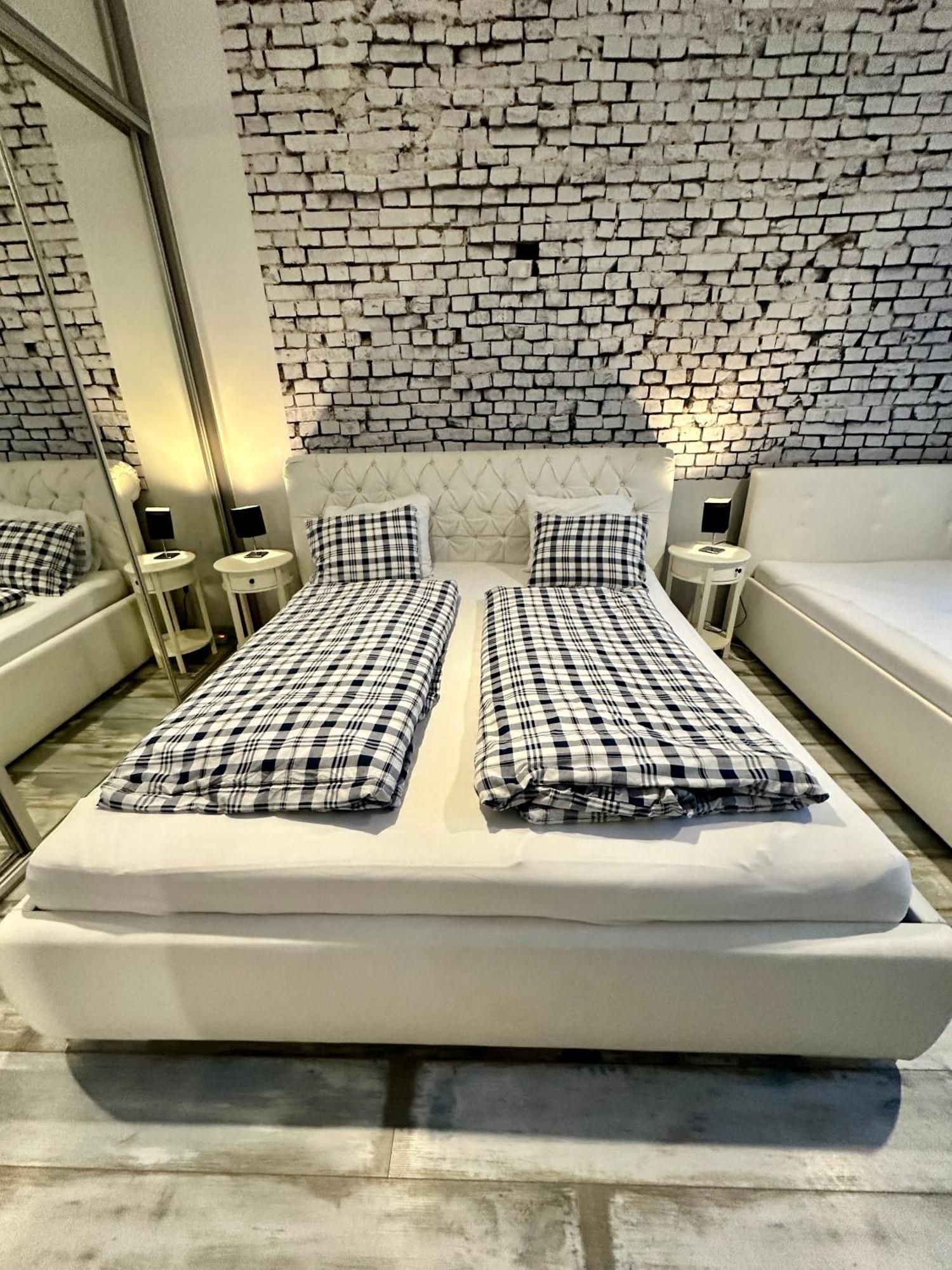 Royal City Centre Apartment ポプラト エクステリア 写真