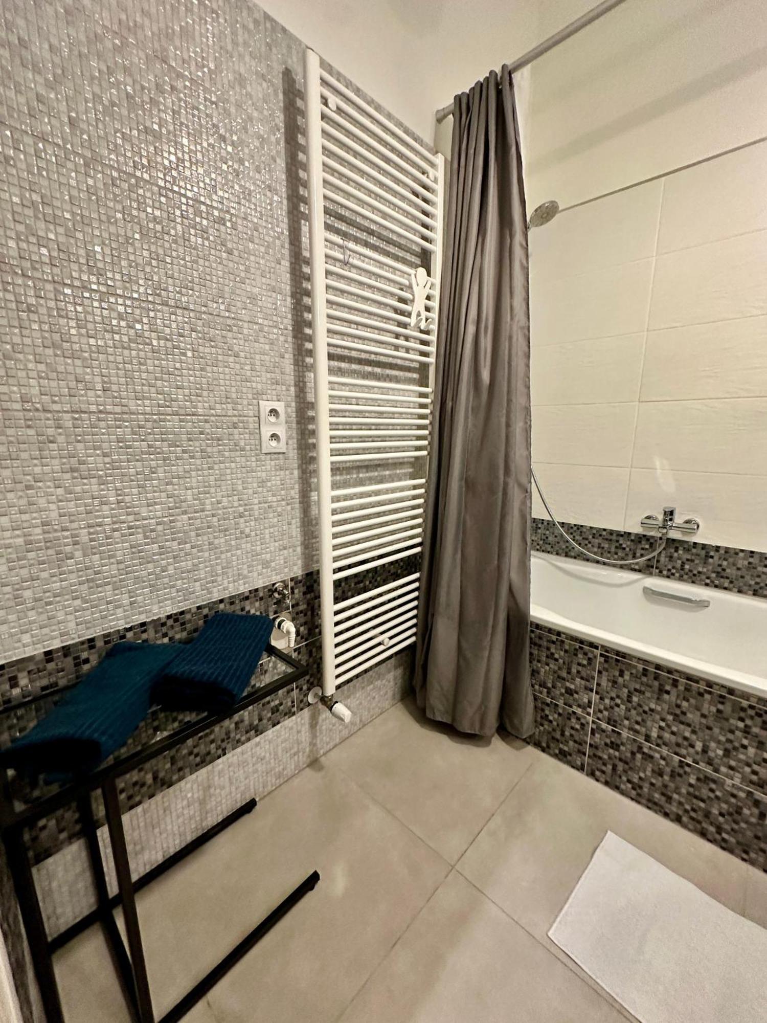 Royal City Centre Apartment ポプラト エクステリア 写真