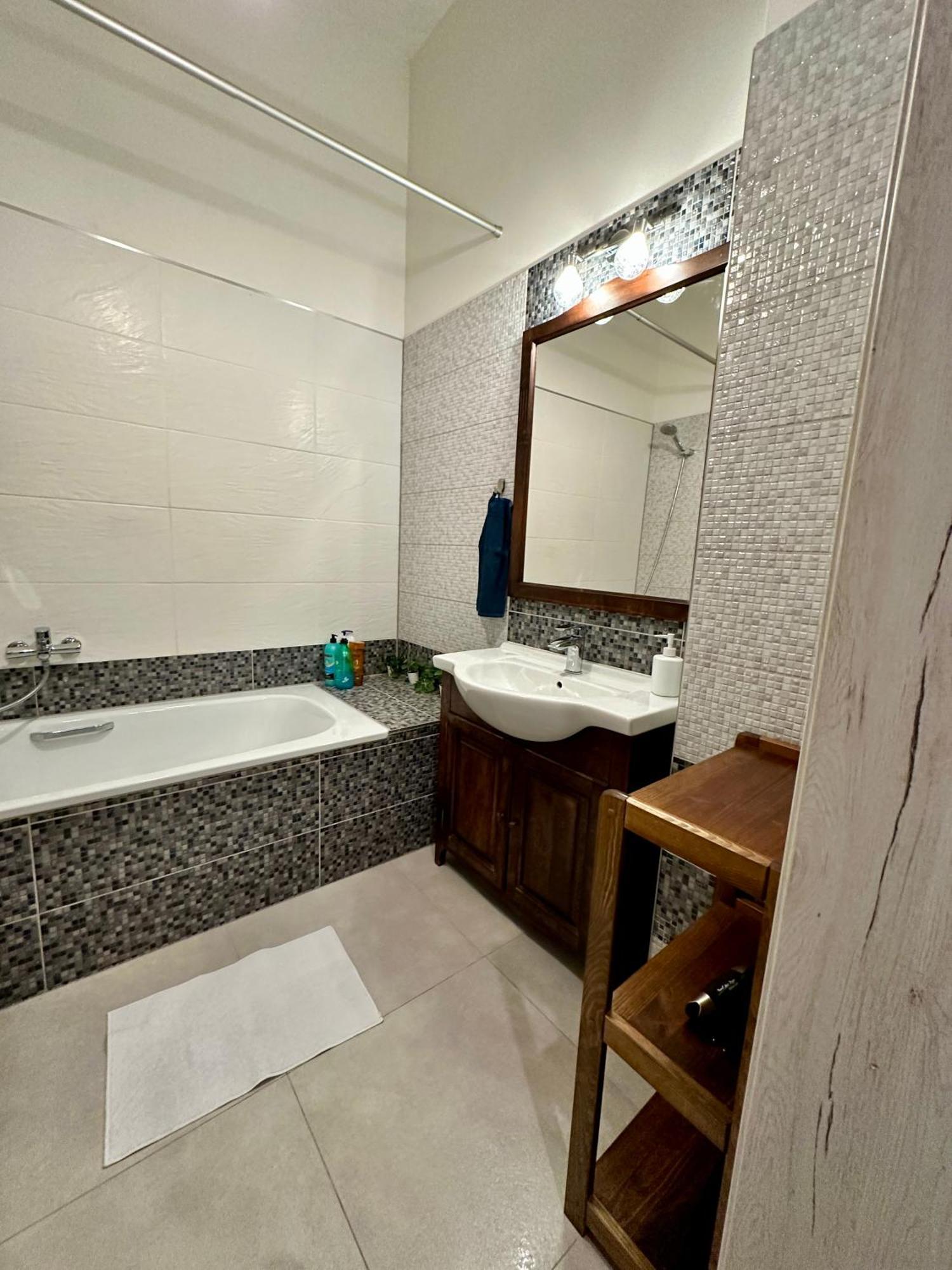 Royal City Centre Apartment ポプラト エクステリア 写真
